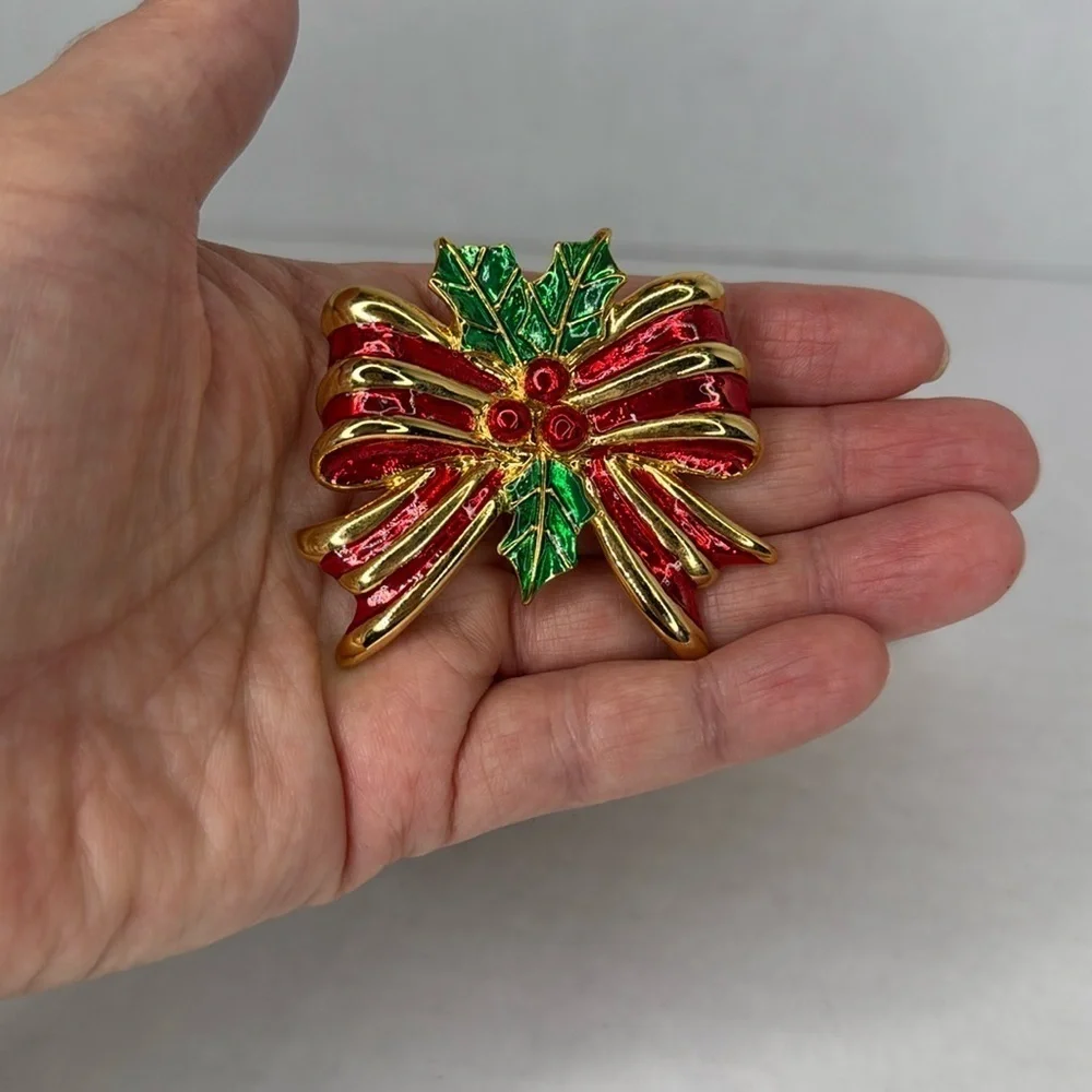 Vintage signed TC Festive Red and Green Bow Brooch lot B26
